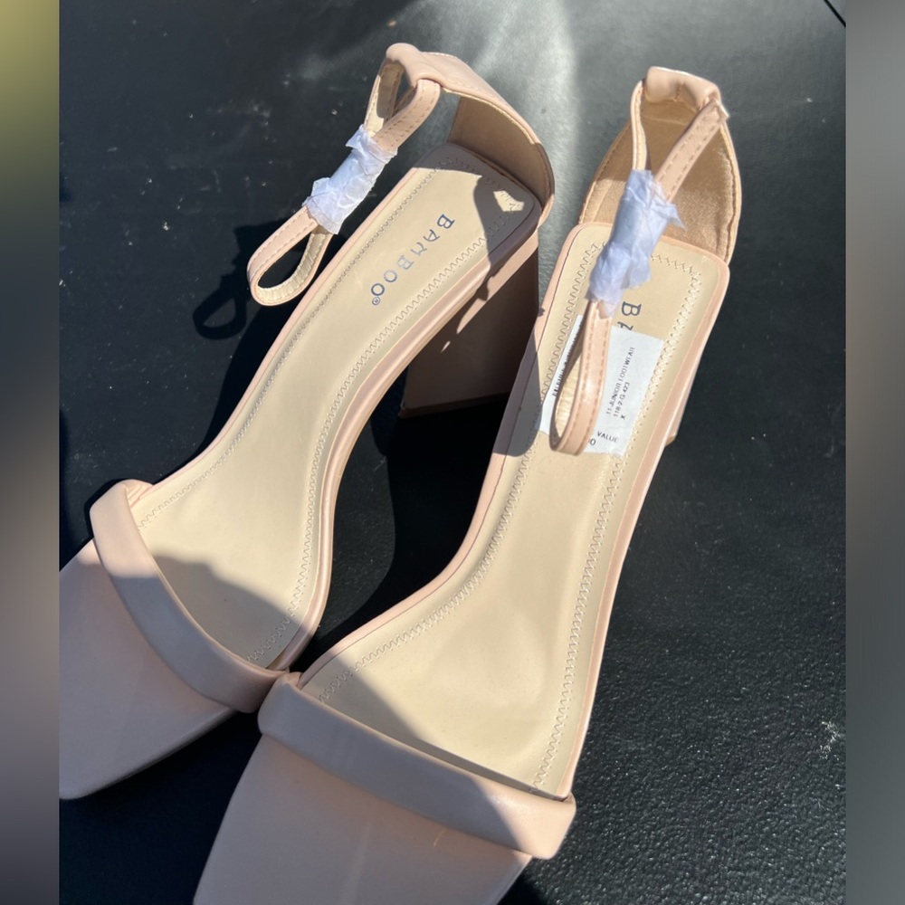 BNWT Women’s Nude Heels🤎